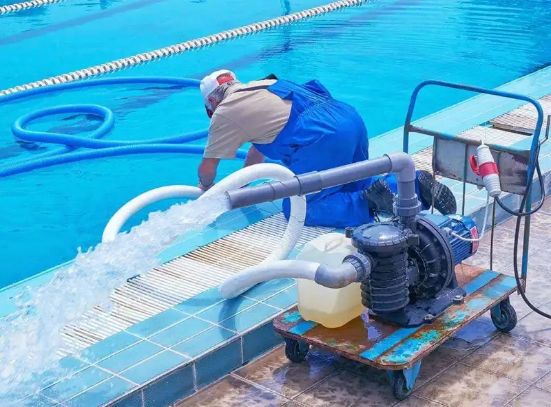 طريقة تنظيف حوض السباحة