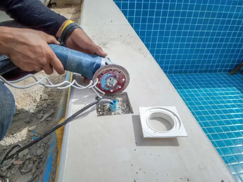 مسبح مرحلة التمديدات الكهربائية